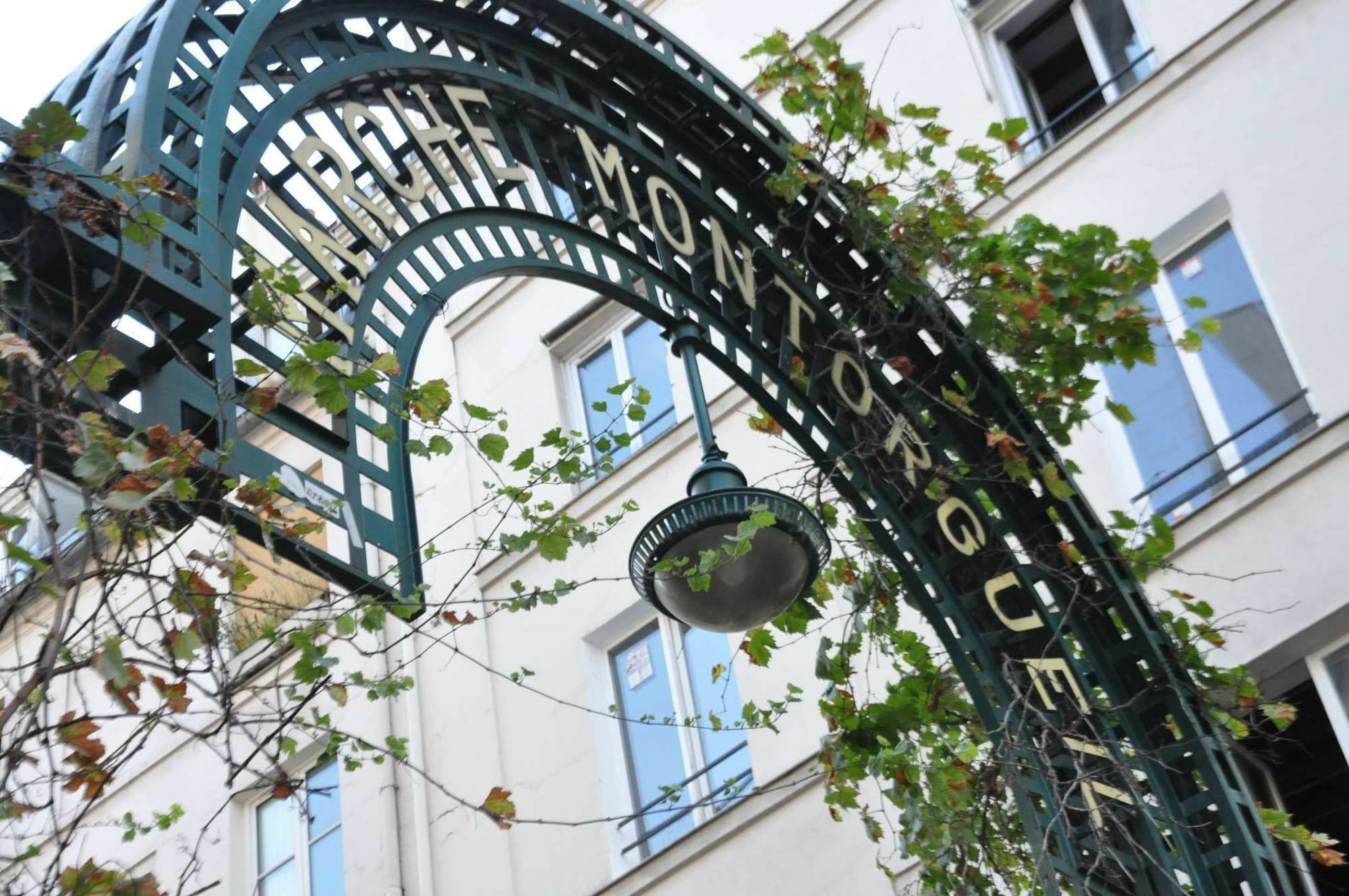 65-French Cancan St Denis Paryż Zewnętrze zdjęcie